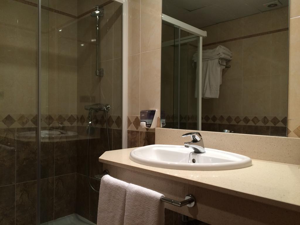 Hostal Los Valles Bielsa Zimmer foto