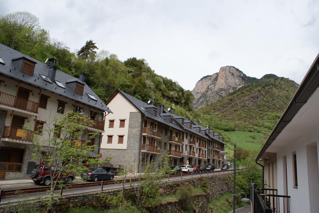 Hostal Los Valles Bielsa Exterior foto
